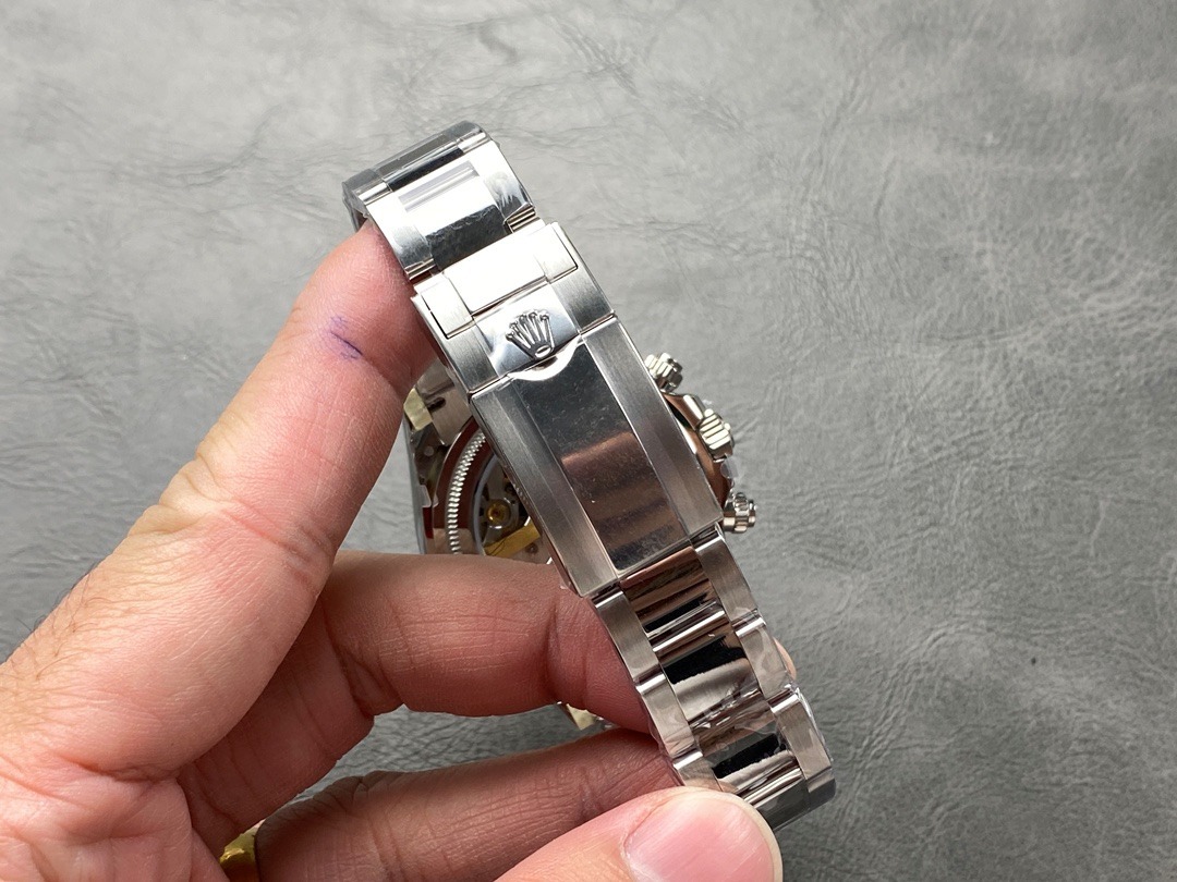 High-end replica Rolex Daytona with black sub-dials and stainless steel case