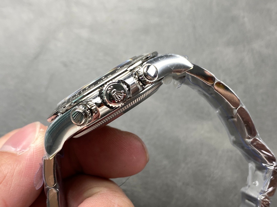 Luxury Daytona Rolex replica with tachymeter bezel and black dial
